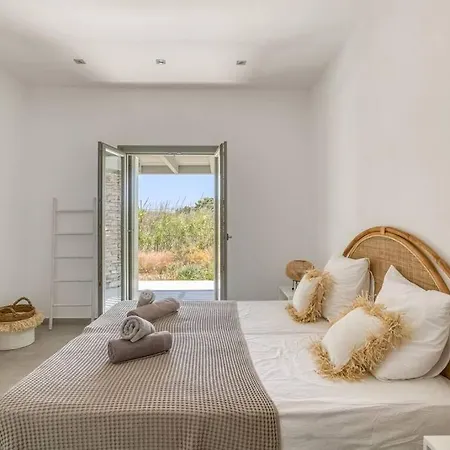 Xifara - Seafront Villa Santa Maria (Paros)